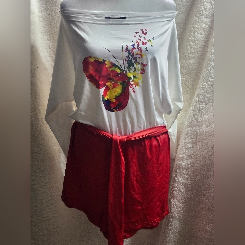 Chic me Romper with a White Butterfly Print Top with Red Shorts Size: L - Picture 3 of 7